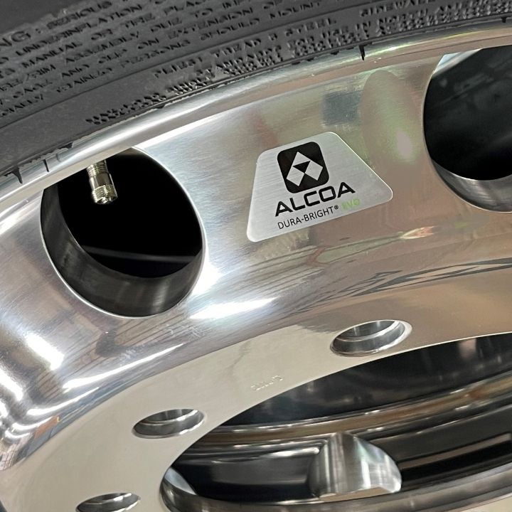 Alcoa Dura-Bright® wheel in a tyre with label facing outward