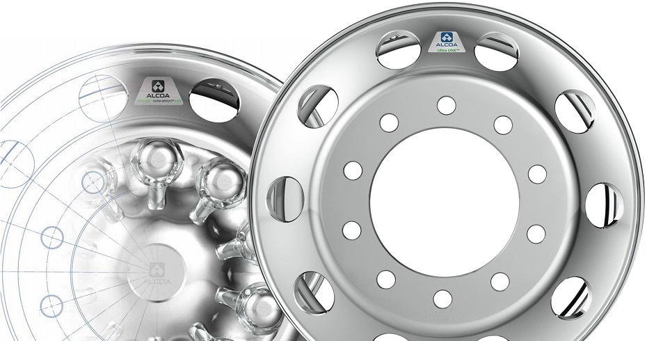 Two Alcoa® Ultra ONE® Wheels with and without hub cover
