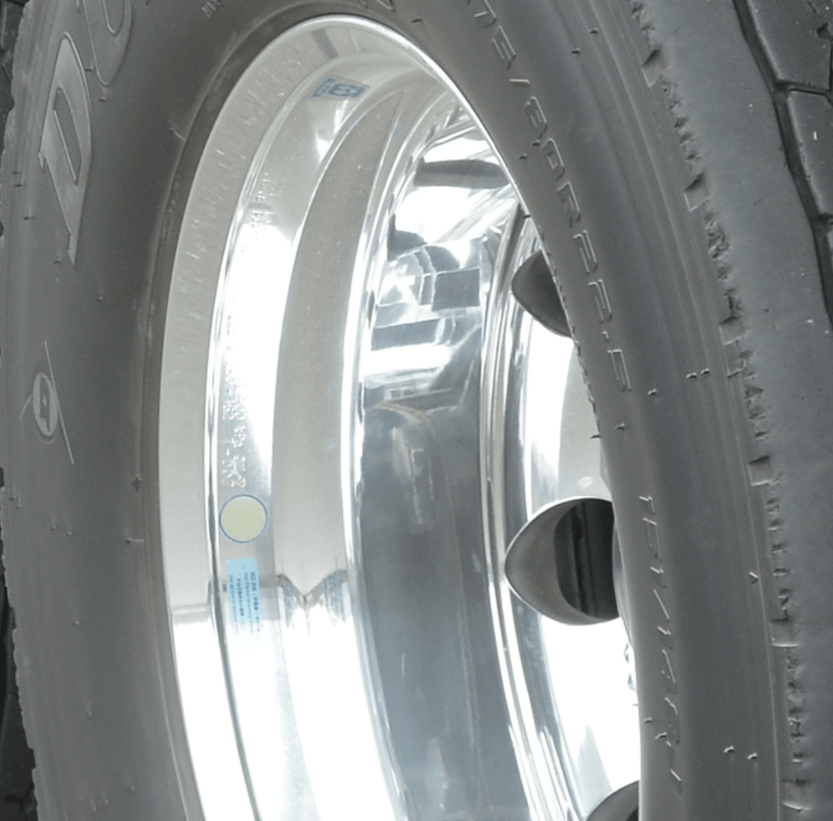 Alcoa® Wheelsのホイール過熱を確認する方法｜ヒートインジケーターの見方と点検方法 #2
